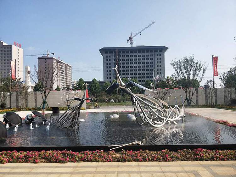 镜面不锈钢凤来迎客售楼处水景雕塑