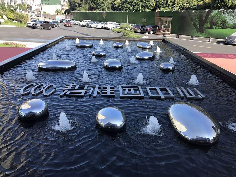 不锈钢镜面鹅卵石售楼处水景雕塑