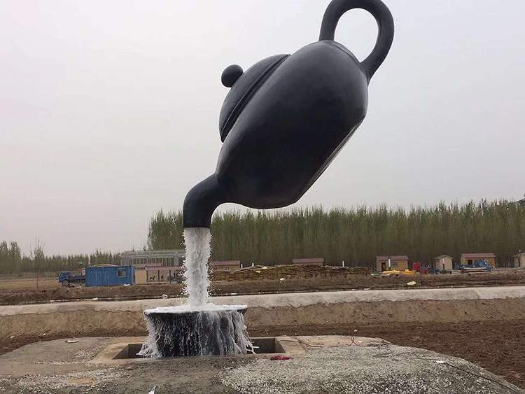 不锈钢大茶壶雕塑
