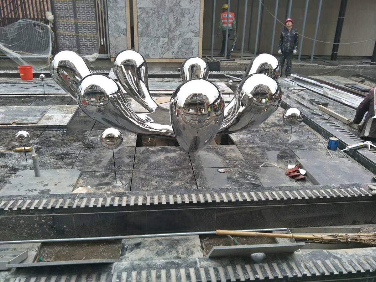 镜面不锈钢雕塑