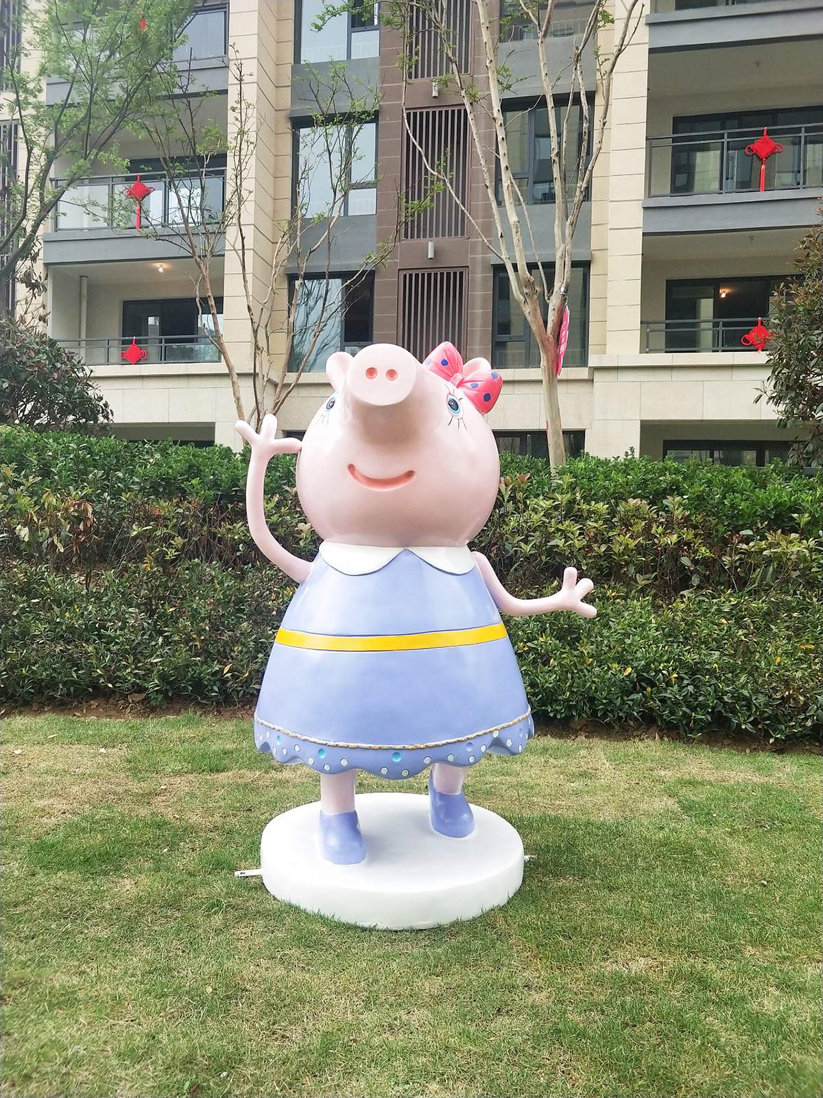 草地玻璃钢雕塑