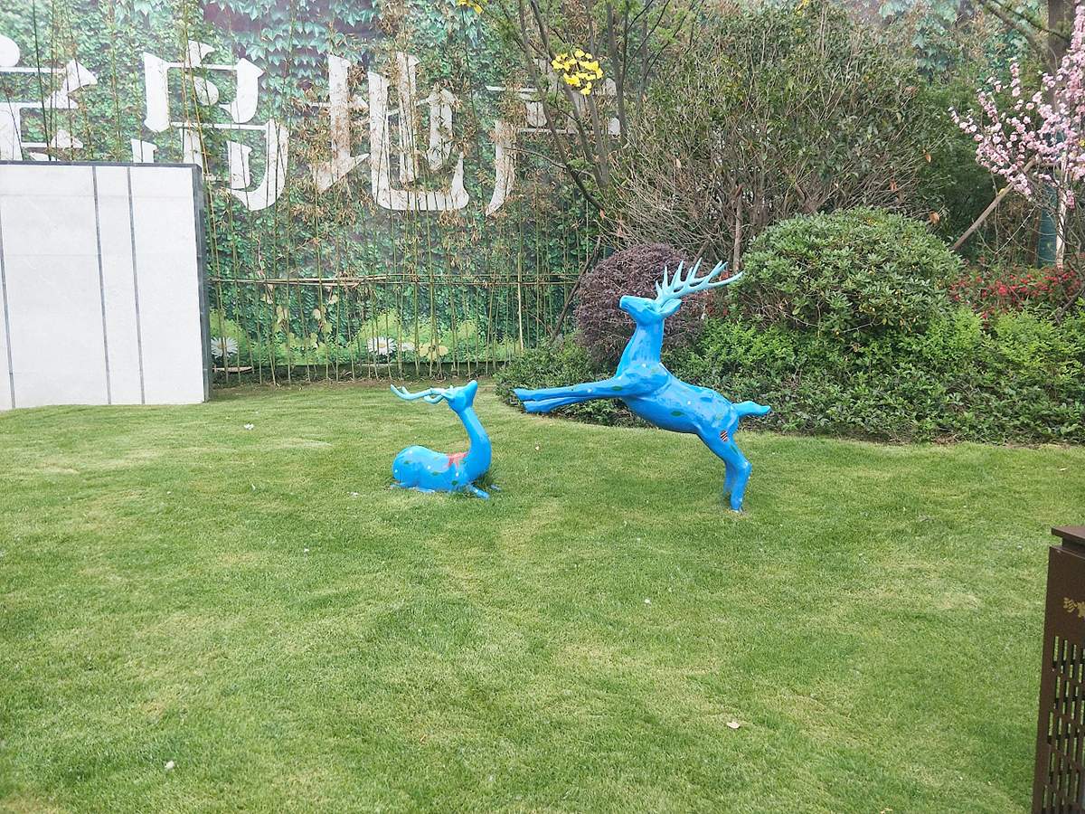 售楼处卡通鹿雕塑