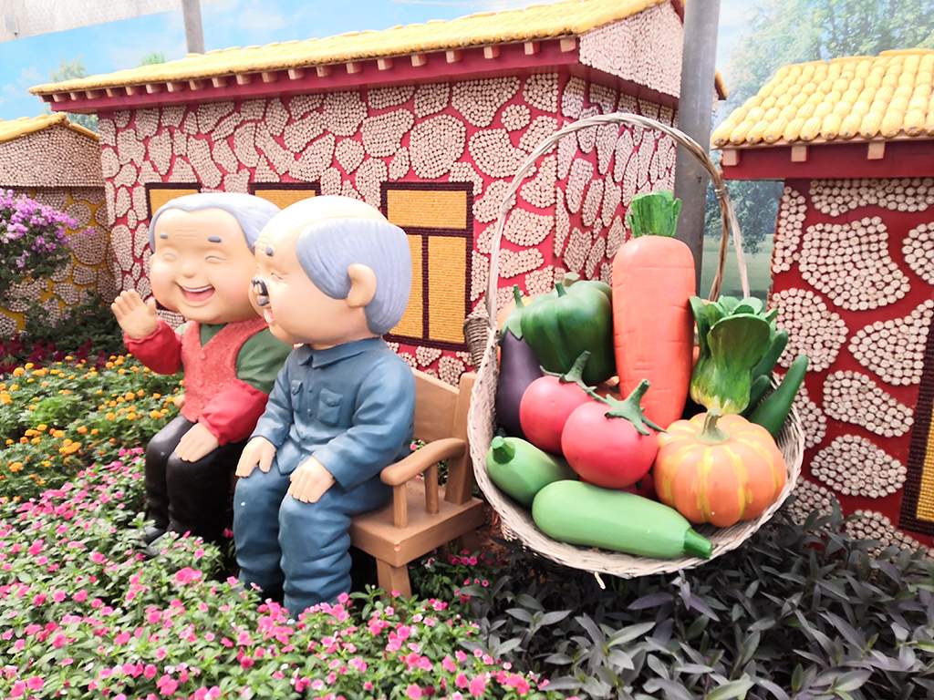 老人幸福晚年玻璃钢雕塑