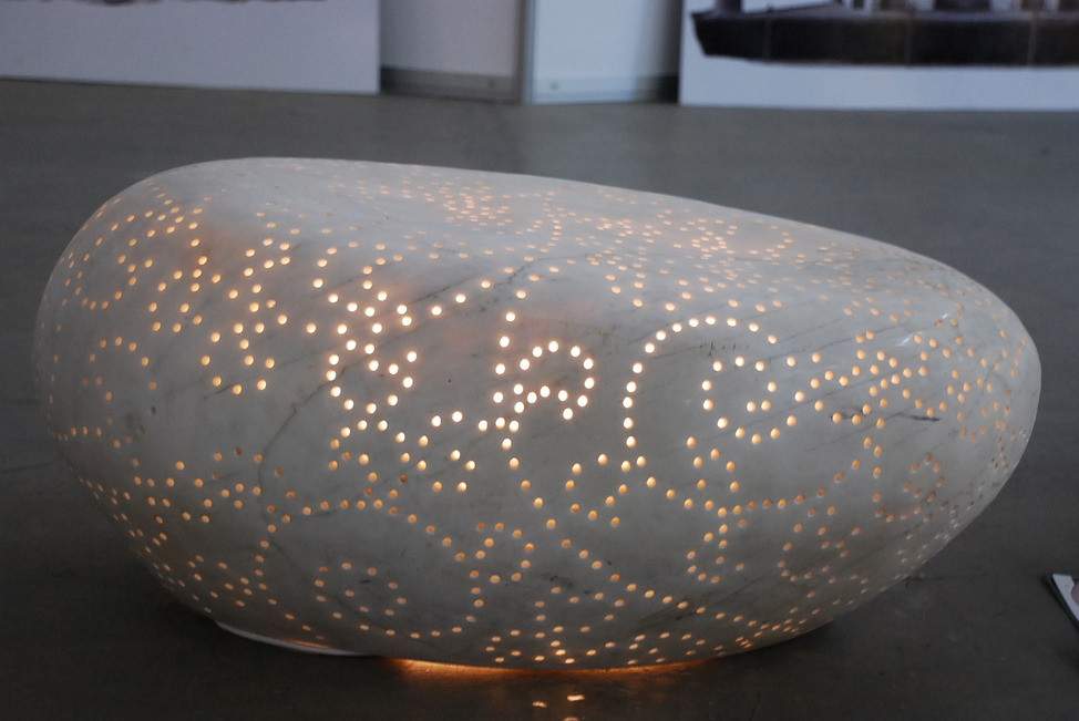 镂空发光石头玻璃钢雕塑