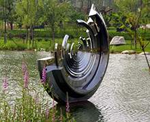 不锈钢镜面几何面圆环水景雕塑