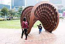 异形锈板扭曲镂空造型雕塑