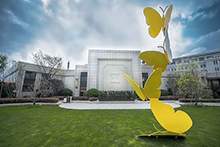 售楼处绿地草坪彩色蝴蝶造型