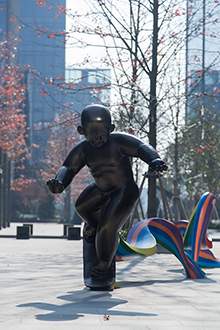 玩耍小孩雕塑玻璃钢仿铜雕塑铸铜小孩雕塑