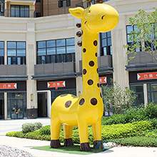 玻璃钢卡通雕塑广场公园商业街美陈玻璃钢长颈鹿雕塑