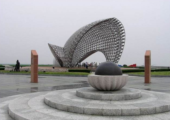 选择一个好的雕塑厂家，可以考虑这几个方面