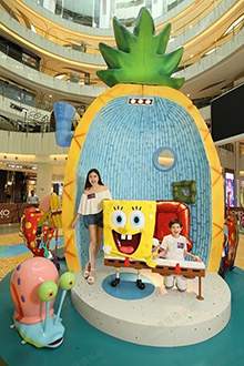 海绵宝宝雕塑卡通雕塑美陈商场雕塑玻璃钢雕塑