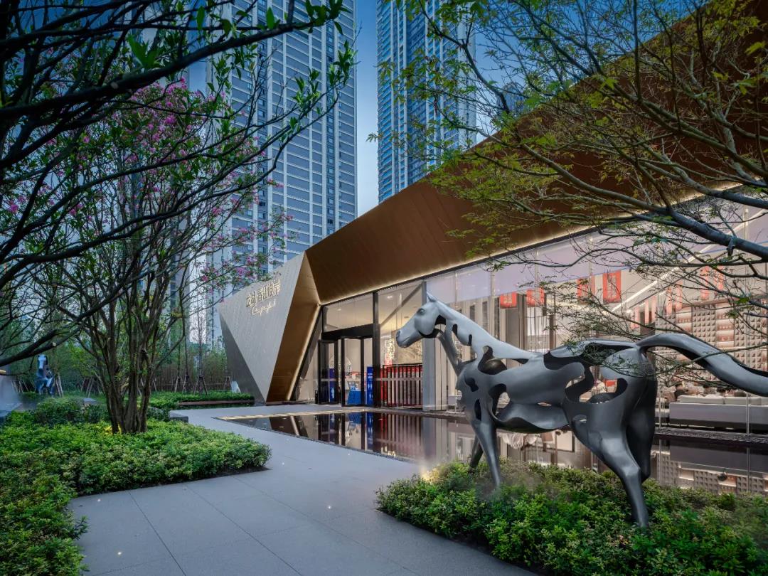 金属马雕塑造型